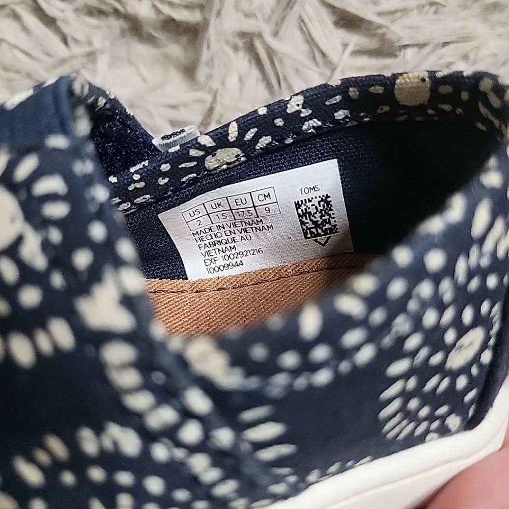 Kids Baby Toms Shoes Size 2 Or T2 Navy Blue & White Artsy Flower Print Spring ✨️